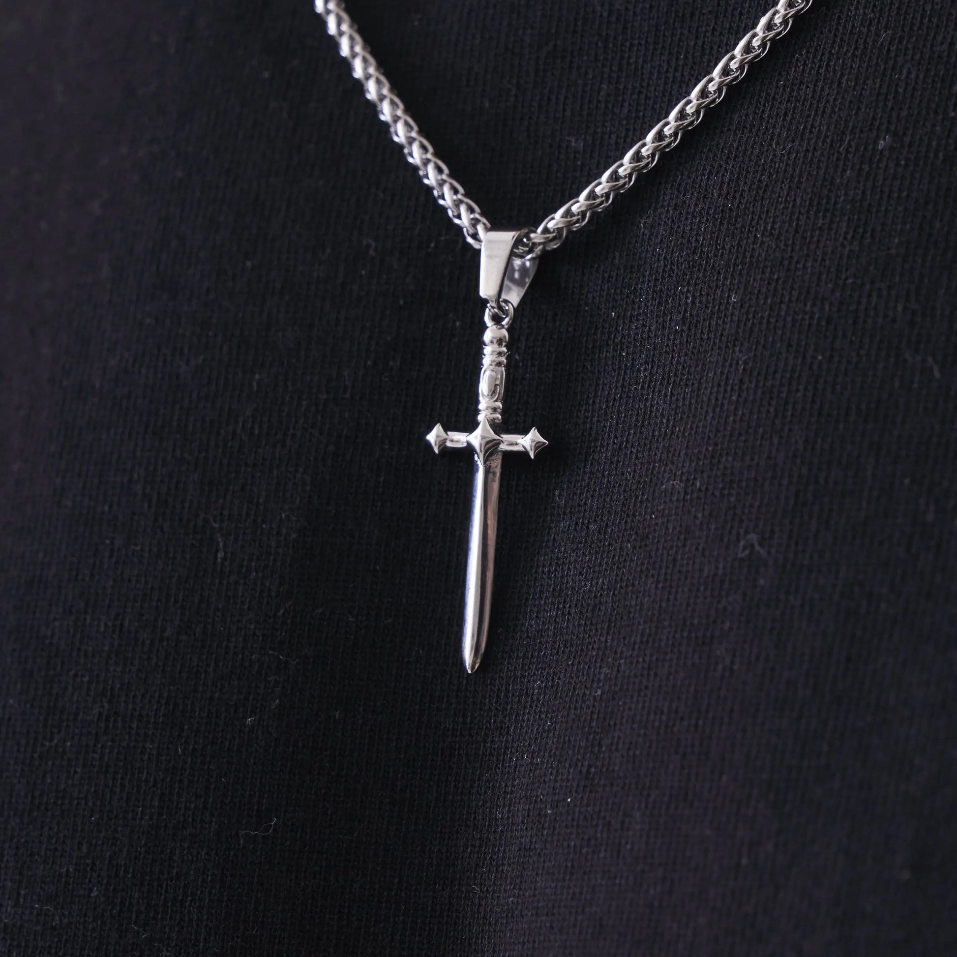 Men's Silver Dagger Pendant Necklace DVVX